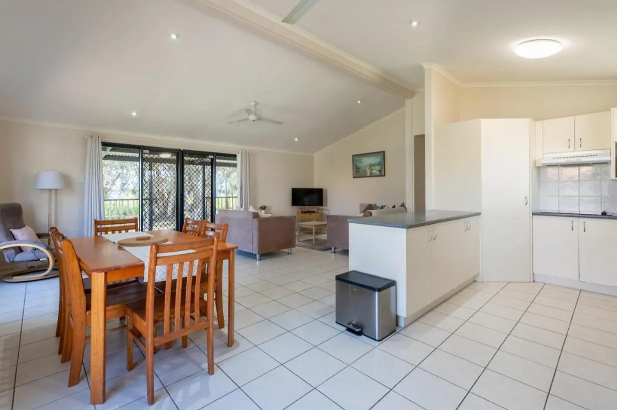 Holiday home On The Bank Villa Burrum Heads Australia