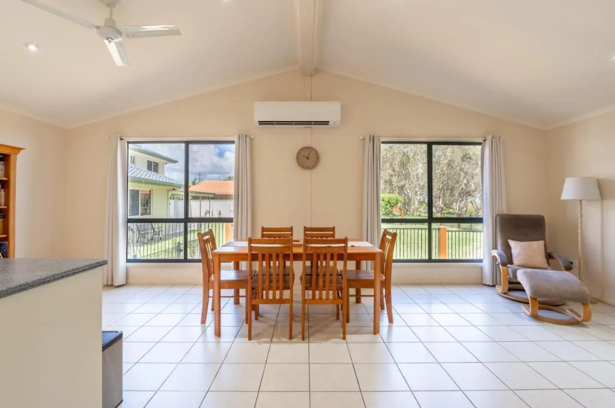 On The Bank Villa Burrum Heads